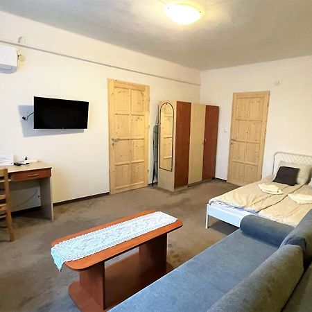 Evi Apartman Эгер Экстерьер фото